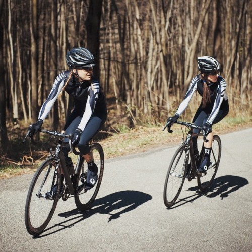 estrangedadventurer: ij.intermediate_s7Lady longsleeve jersey. #girlswhoride #biking #bikelove #shor