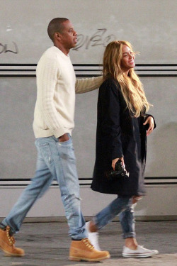 beyoncefashionstyle:  beyoncefashionstyle:  Beyoncé and Jay Z out and about in Florence, Italy (May 21st)