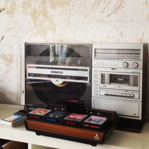 anders-sehen:  I have a quite big collection of Retro stuff.Here is my beloved Atari 2600 and my Sharp VZ 3000 Soundsystem.   