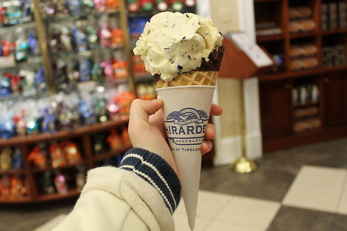 aka-donuts:  ice creammmmm. i wonder, do they have donut flavored ice cream?