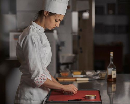 YourStory racconta Federica Russo, giovane pasticcere del laboratorio di Fabrizio Galla a San Sebastiano Po, Torino. Premiata al World Pastry Stars 2018 come miglior pasticcere donna e vincitrice dell'edizione 2018 del concorso À la folie organizzato...