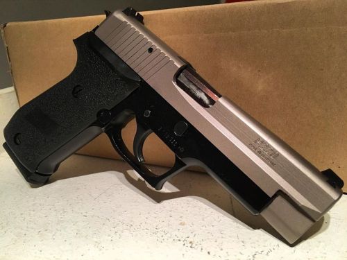 Need some more gun content on my feed. Here’s my 90s-era two-tone West German P220. One of my favori