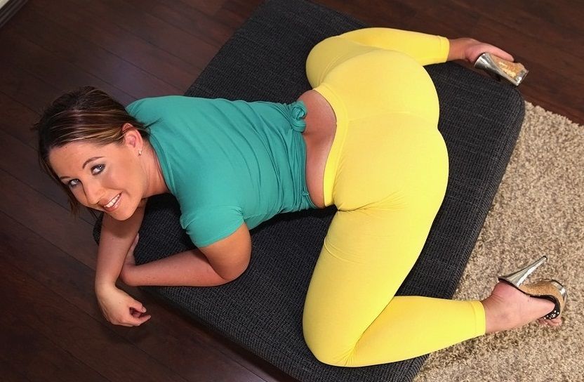 babezinyogapants:  Yoga Pants http://babezinyogapants.tumblr.com/ 