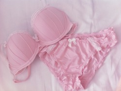 pantsuneko:  Bought this supercute lingerie set today from primark in germany!! 💕 
