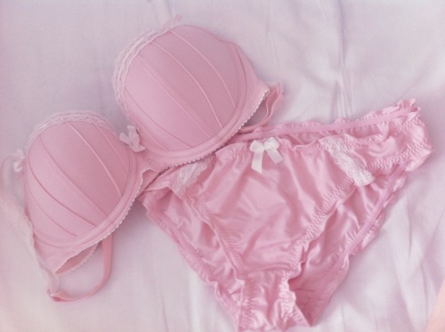 pantsuneko: Bought this supercute lingerie set today from primark in germany!!  Can’t believe 