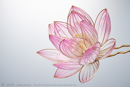 itscolossal: Exquisite Japanese Floral Hair Ornaments Handcrafted from Resin by Sakae