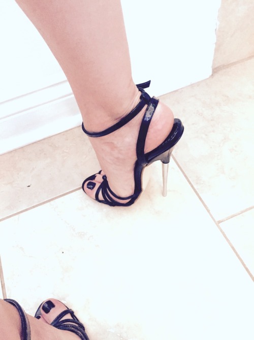 girlfriendsfeet: I just love her feet