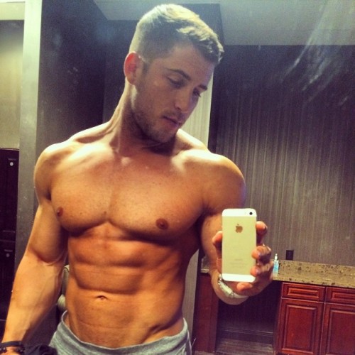 mystraightfriend:  Mystraightfriend.tumblr.com