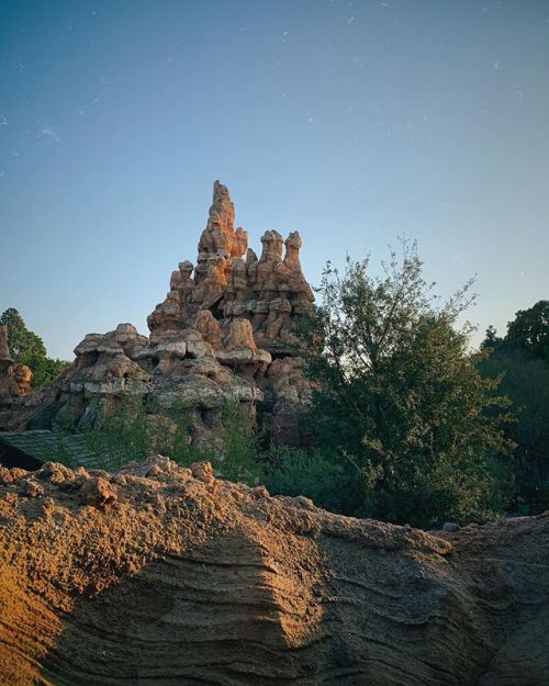 Big Thunder Mountain . . . #shotoniphone #shotonmoment #disneyland #disneylandresort #disneyparks #d