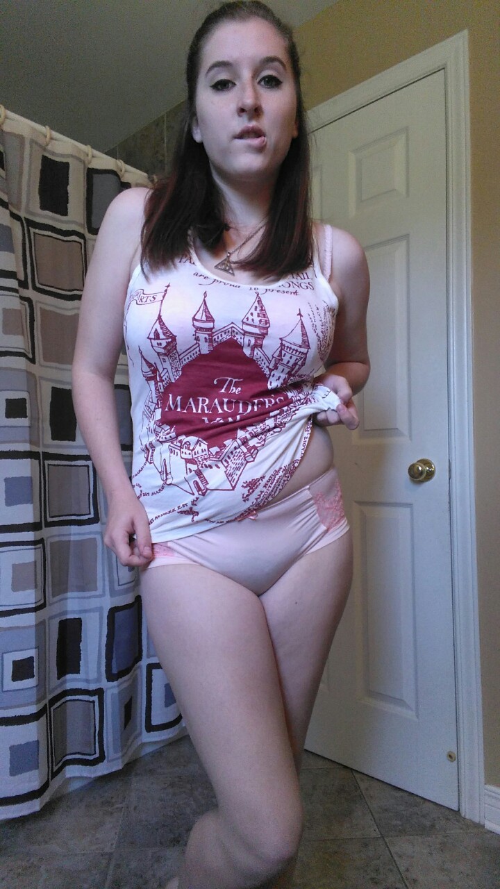 sassynympho:  When I wear my Harry Potter tank and necklace with a matching bra and