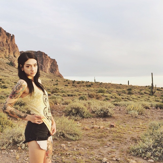 theendis-nigh:  Desert adventures ft. @hexappealclothing 📷: @alissa_brunelli 🌄🌵