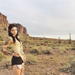 theendis-nigh:  Desert adventures ft. @hexappealclothing 📷: @alissa_brunelli 🌄🌵 #suicidegirls