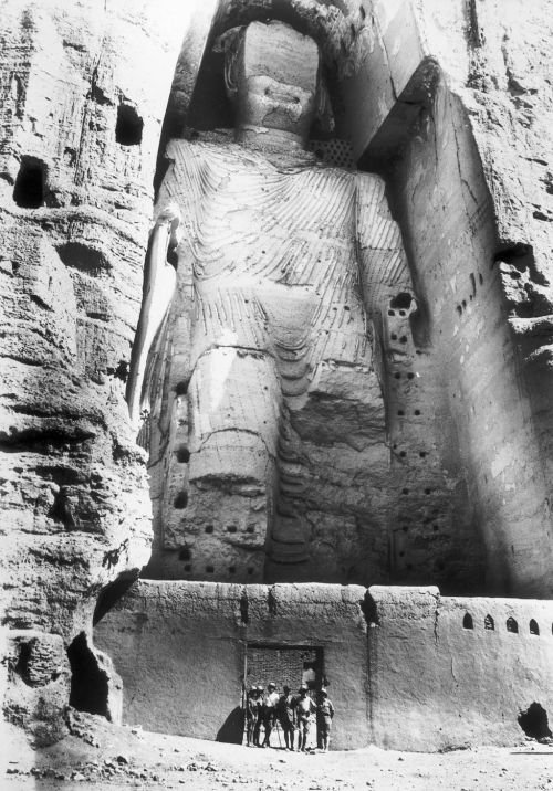 wildoute:the huge Buddha statues of Bamiyan (photo 1931)   507 - 2001 (destroyed by the taliban), ph