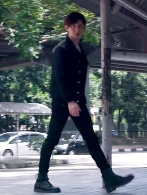 starminesister: jfc could Lu Li's  pants  leggings be any tighter in these eps Hmph