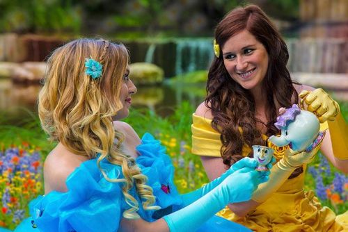 professorspork:keepcalmandclexaon:refinery29:This couple dressed as Disney princesses for their enga