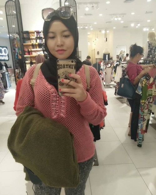 kissbabyskyz: aweksharingpadu:  Tekel awek dah senang dah sekarang.Calit je Badwolf Perfume confirm 