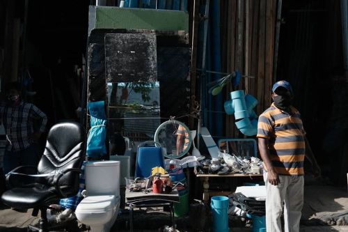 15:47 cluster #streetphotography #SPiCollective #streetleaks #maldives #fujifilm #fujixphotographer 