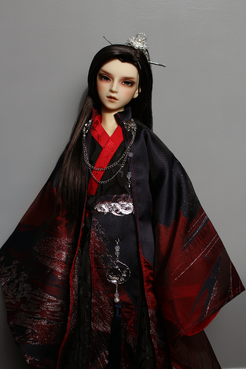 Today was a Taobao package day!  Shan ZhiQing got a new outfit (a level-up from his plain black one)