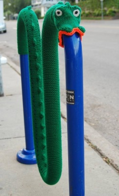 podkins:  Yarnbombing is the art of making fibre graffiti (it’s sometimes called guerrilla knitting or yarnstorming). This knitted piece is by Lorri Wagner Talberg. 