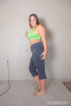 jackfrostxiii:  The gorgeous curvy goddess Allie Giovanni.