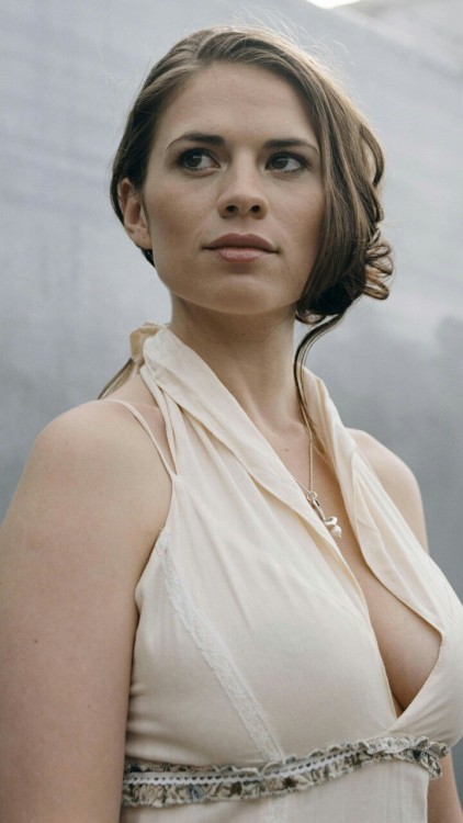 If you haven’t seen Marvel’s Agent Carter… You’re truly missing out on Hayley Atwell. 