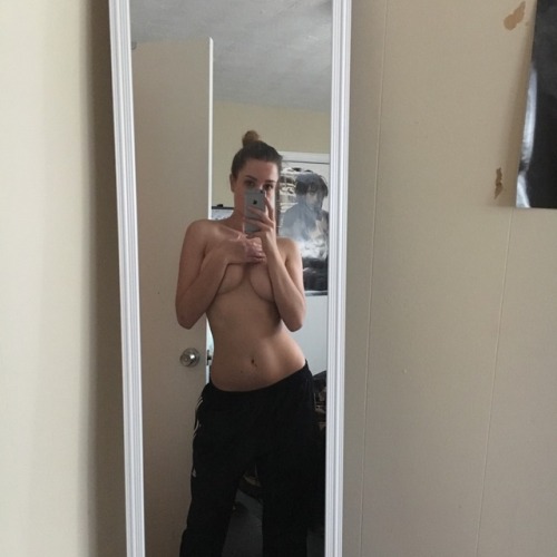 kissingthesunshinesoul: Haven’t posted in a min  Great body
