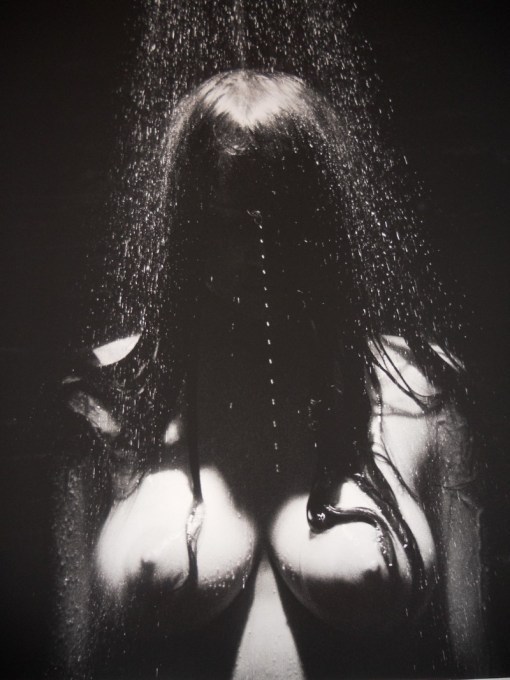 shadowsecret:  adreciclarte:  Laetitia Casta by Dominique Issermann   Time for a