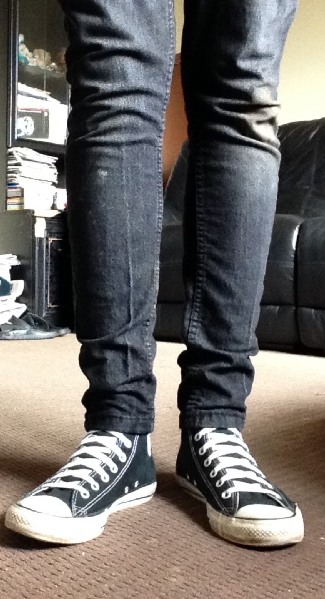 WHAT THE BLOG SAYS MAX... WE FOLLOW — Black converse with black skinny jeans go so