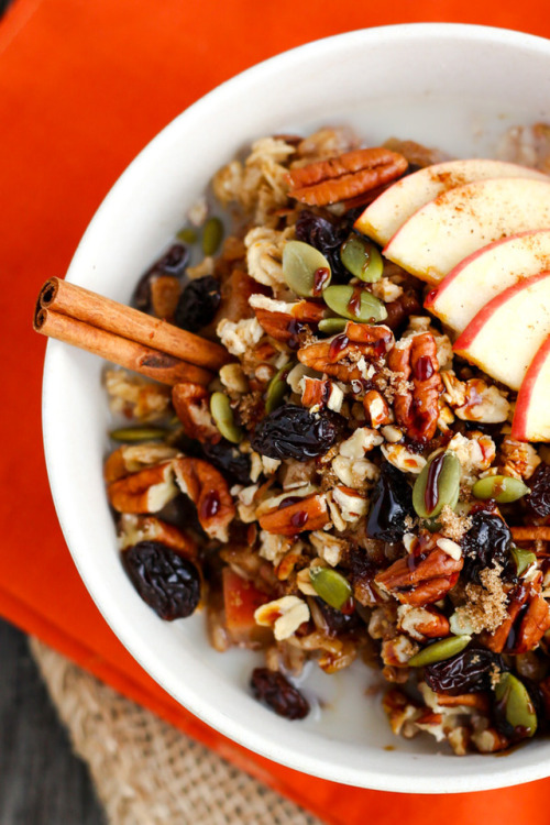 Spiced Apple Breakfast Bowl - ilovevegan.com A hearty, warming bowl of oatmeal full of chunky apple 