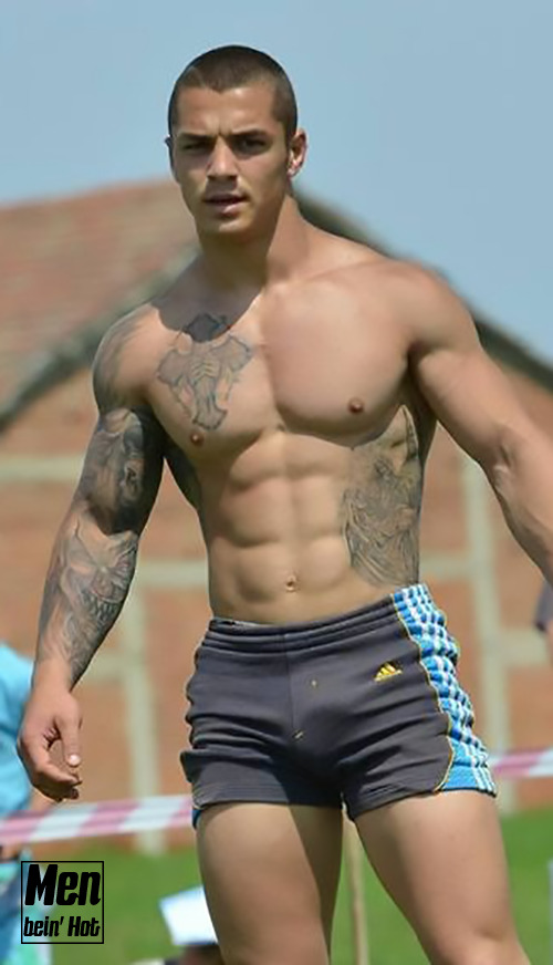 menbeinhot:  Please Visit these Sites: Men Hangin’ Out   Men Stickin’ Up 