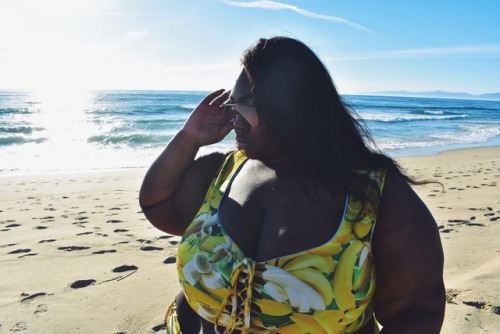 candicekellyxo:  thecharvelle:  alongcameabutterfly:  it’s bananas: an autobiography[thebutterflyeffect}  Bruhhh, Simone always gives me life 😍😍  😍👅