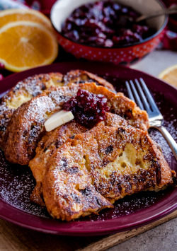 sumisa-lily:  hoardingrecipes:  Buttermilk Panettone French Toast with Cranberry Compote  YEEEEESSSSSSS!!!! 😍😍😍