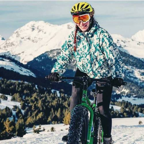 javi-ballestero:@paula_rosse #mtbgirl #bttgirls #mtb #btt #mountainbike #snowbike #snow #fatbike #ri