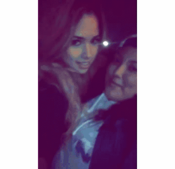 jasminevgif:  Jasmine v 