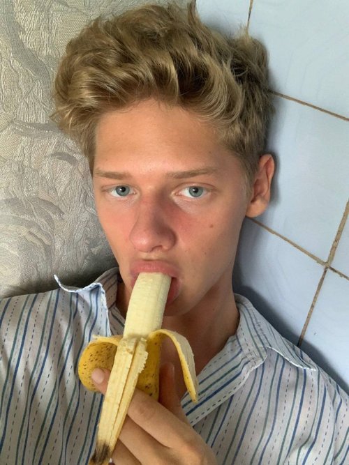 luciustwink:I like bananas  onlyfans.com/luciusboy  Fruitful FridayPreviously