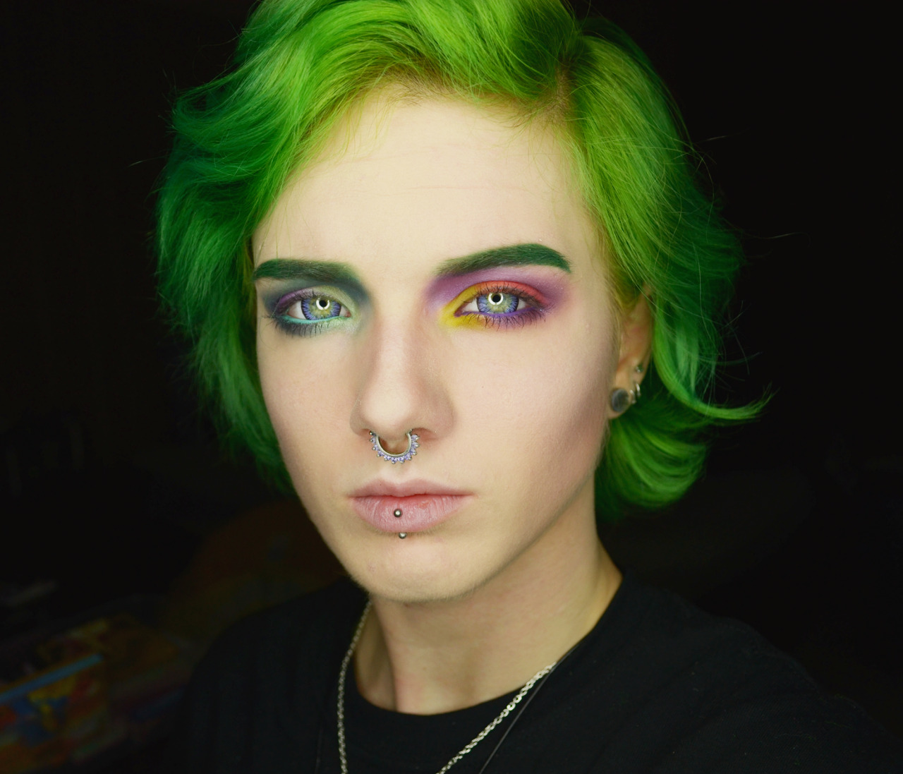 spectredeflector:  coordinates my makeup with my tattoo Lenses (only feat. bottom