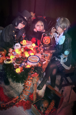 ymd-r:  “ Happy Halloween !! “ Nitro+CHiRAL GOTHiC / Akira = Nagi, Konoe = Anko, Yoji = Ryoko Yamada, Photo = Ushida Dima 
