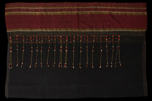 Shawl,  India, Nagadyed indigenous cotton cloth of different quality, bipartite: the upper part coar