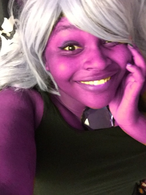 flowerchild-and-vintagegoth: Amethyst takes some selfies!