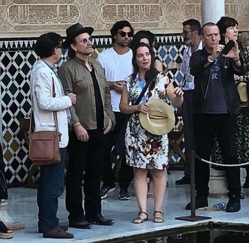 #Bono y #Ali visitaron hoy la #alhambra de #Granada junto a @diegoosorio1 y @jordanjoyhewson Link: h