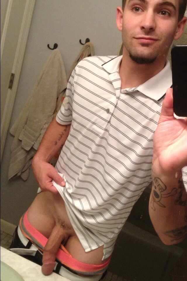 onlymirrorseries:  Submit your mirror pics to boloballs@gmail.com (onlymirrorseries.tumblr.com)