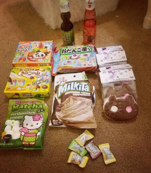 Healthy snacks (yes, I did buy 5 cookie cats) #DragonCon