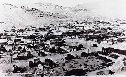 congenitaldisease:  Rhyolite is an abandoned ghost-town located in Nevada. Built in during the Gold Rush era in 1904, it was a mining town. By 1916, it was completely abandoned. It consisted of hotels, stores, a small school, an electrical plant, and