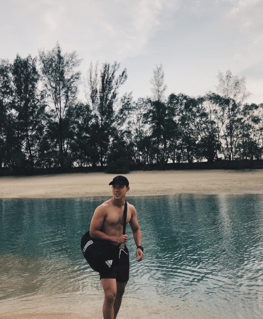 overture69:  sggayhunks: One of my fav sg hunks! Follow @aaron__sim  look at his arms