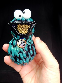 dee-rooooww:  My new pipe! Cookie Monsta!!! And you put the bowl in his fuckin mouth!!!!! It’s a good hitter fo sho! X’D 