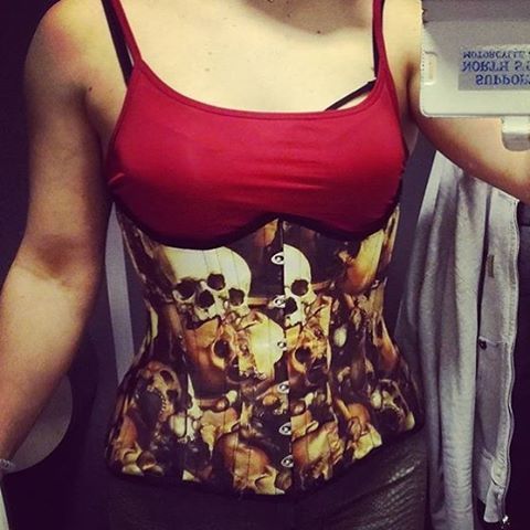 Your first corset doesn’t have to be boring! @julb4 has a great proof of it #draculaclothing #