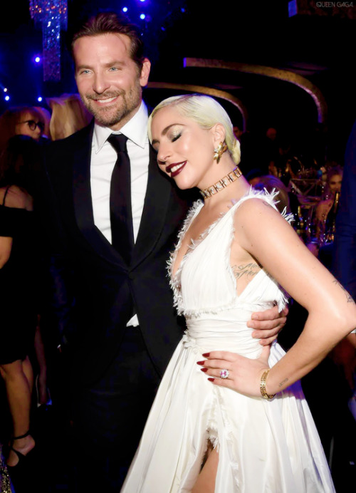 ladygagaqueenedit:  Lady Gaga junto a Bradley Cooper en los premios Screen Actors Guild, en Los Ángeles (27/01/2019).