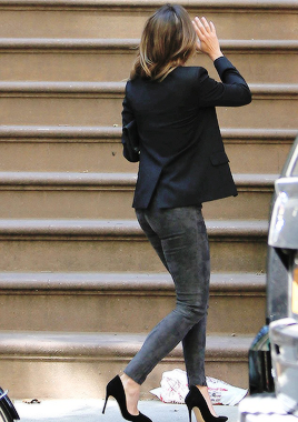 kerirusselldaily:Keri Russell heading to a taping of The Tonight Show Starring Jimmy Fallon in NYC (