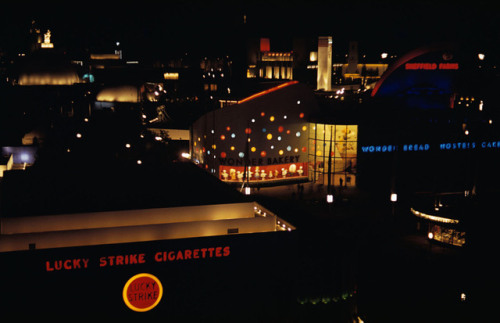 newyorkthegoldenage: burningstandard: Color Photos of the 1939 New York World’s Fair Source: T