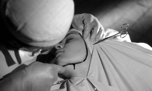 ozu-teapot:Les yeux sans visage (Eyes Without a Face) | Georges Franju | 1960Pierre